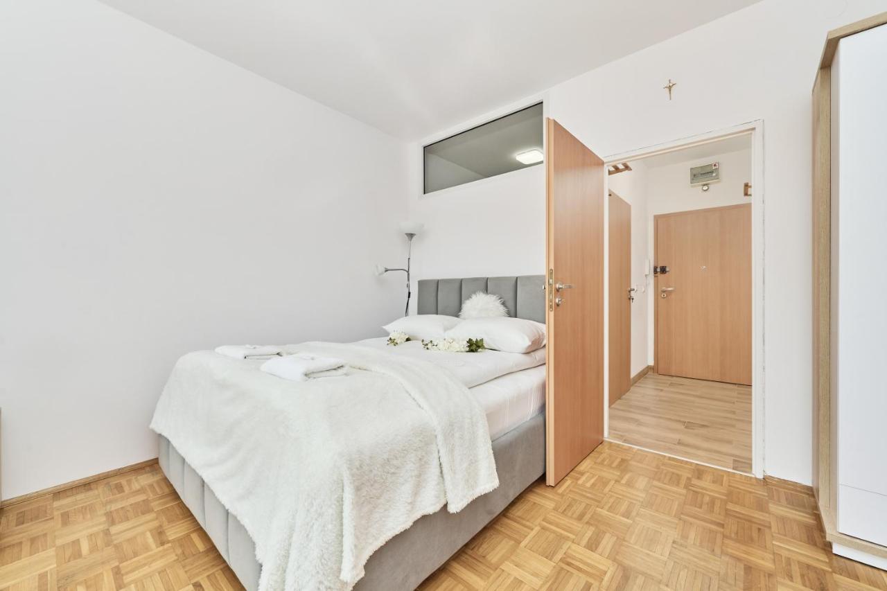 Apartments Wroclaw Legnicka By Noclegi Renters Exterior photo